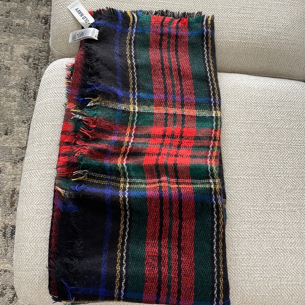 NWT Plaid blanket scarf